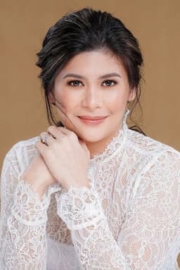 Photo of Roxanne Guinoo