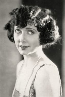 Photo of Mae Busch