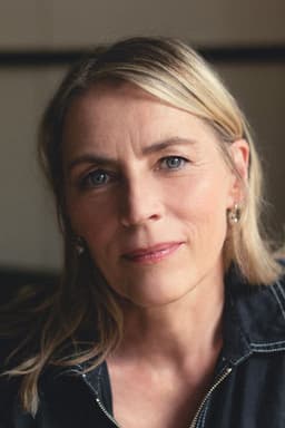 Photo of Saskia Reeves