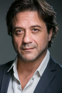 Photo of Enrique Arce