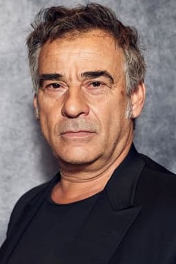Photo of Eduard Fernández