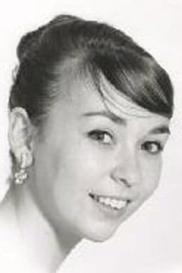 Photo of Nikki Tilroe