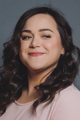 Photo of Lauren Holt