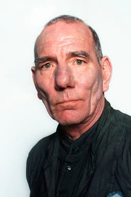 Photo of Pete Postlethwaite