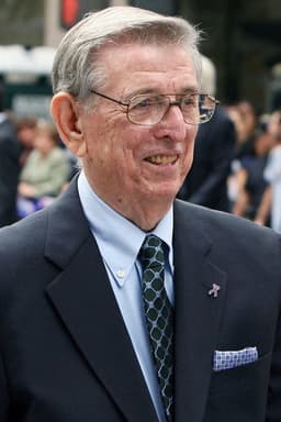 Photo of Lou Carnesecca