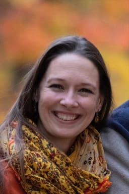 Photo of Beth Pol