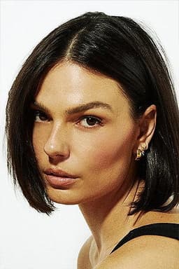 Photo of Isis Valverde