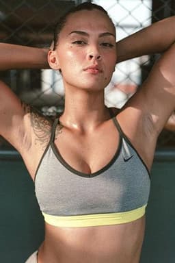 Photo of Simone Julia