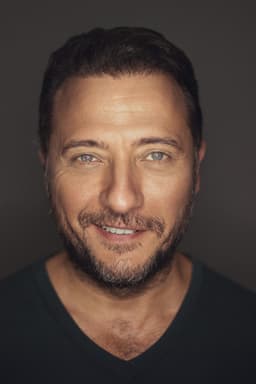Photo of Yiğit Özşener