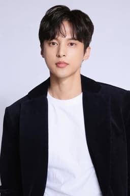 Photo of Yoon Sun-woo
