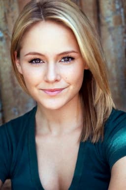 Photo of Cassi Thomson