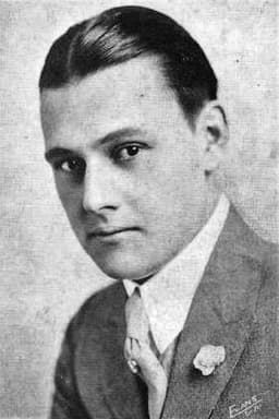 Photo of Ashton Dearholt