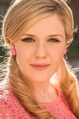 Photo of Harriet Dyer