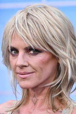Photo of Eliza Coupe