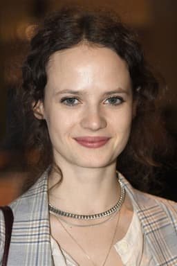 Photo of Jana McKinnon