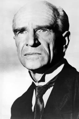 Photo of Ian Wolfe