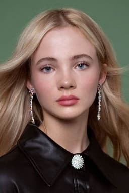 Photo of Freya Allan