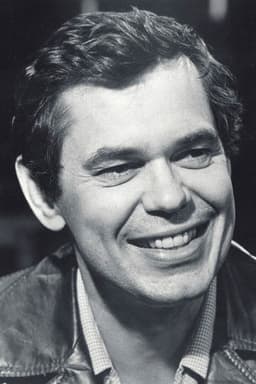 Photo of Leslie Carlson