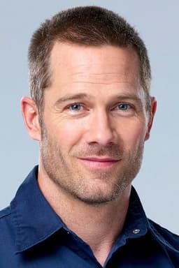 Photo of Luke Macfarlane