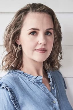 Photo of Victoria Thaine