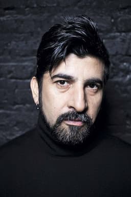 Photo of Roberto Farías