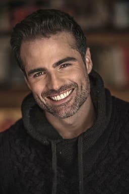 Photo of Roberto Manrique