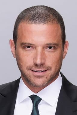 Photo of Julián Elfenbein