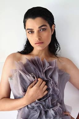 Photo of Eve Harlow