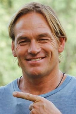 Photo of Darin Olien