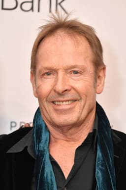 Photo of Simon Kirke