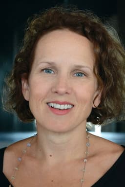 Photo of Jennifer Dundas