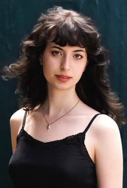 Photo of Tess Nealon Raskin