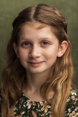 Photo of Olivia Lynes