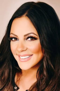 Photo of Sara Evans