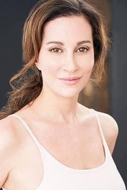 Photo of Lisa Summers