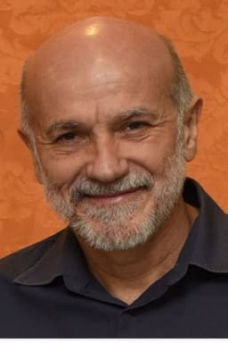 Photo of Yashar Zambuzzi