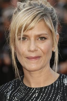 Photo of Marina Foïs