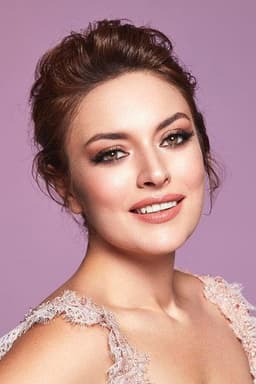 Photo of Ezgi Mola