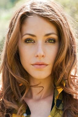 Photo of Amanda Crew