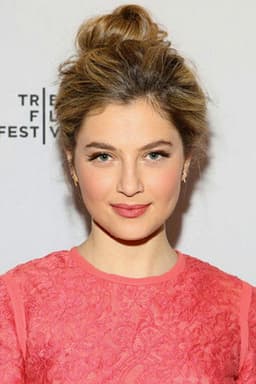 Photo of Zoe Levin