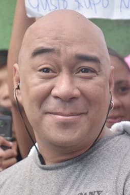 Photo of Wally Bayola