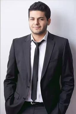 Photo of Ezra Sholeh