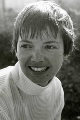 Photo of Elizabeth James