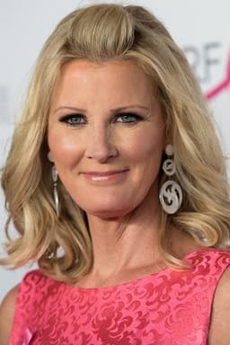 Photo of Sandra Lee