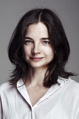 Photo of Louise Peterhoff