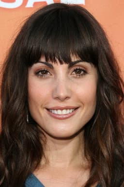 Photo of Carly Pope