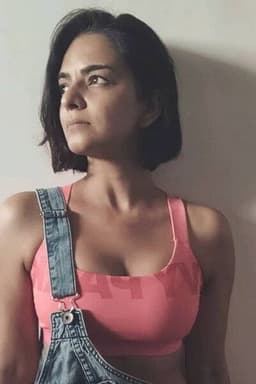 Photo of Himanshi Choudhry