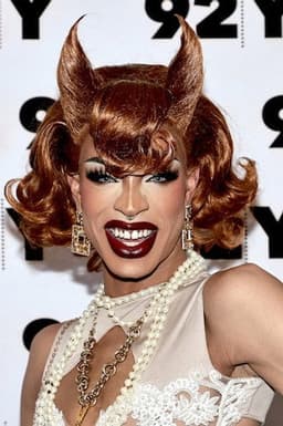 Photo of Yvie Oddly