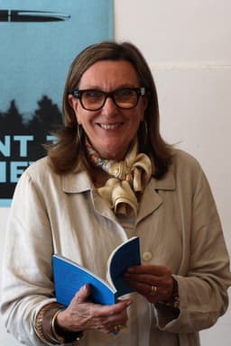 Photo of Robyn Holt