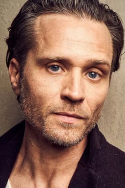Photo of Seamus Dever